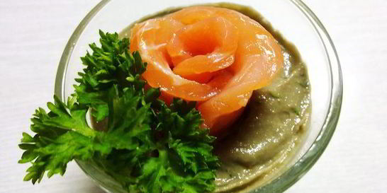 Мусс из авокадо с форелью