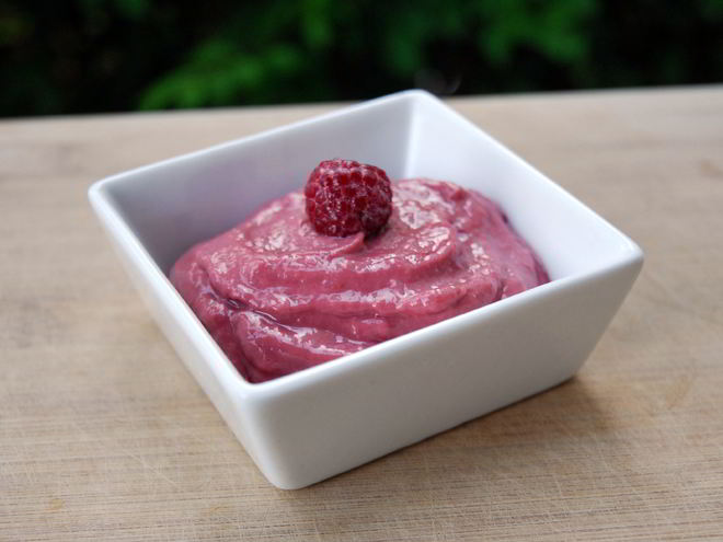 Рецепт простого мусса с малиной и авокадо