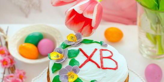 Кулич с апельсиновыми цукатами и ванилью