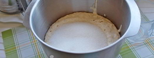 кулич с вяленой вишней и миндалем. Шаг 10