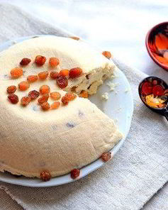 Пасха из рикотты и маскарпоне с миндалем