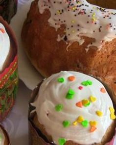 Пасхальный кулич с миндалем изюмом и лимоном