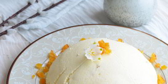 Творожная пасха с марципаном и изюмом