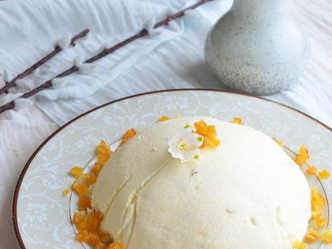 Рецепт творожной пасхи с марципаном и изюмом