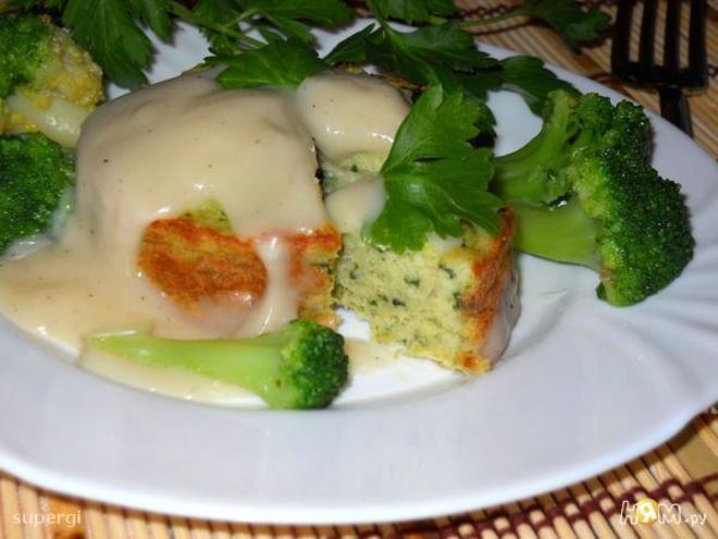 Рецепт рыбного пудинга со шпинатом под соусом