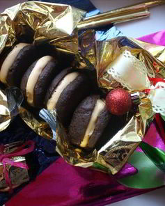 Шоколадные печенья вупи-куки с облепиховым суфле