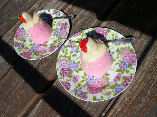 Рецепт творожного суфле с белым шоколадом и клубникой