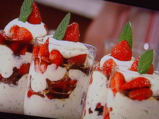 Рецепт базиликового тирамису с клубникой