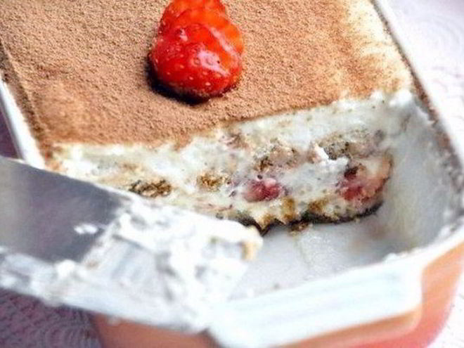 Рецепт нежного тирамису с творогом и клубникой