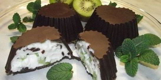 Творог в шоколаде с фруктами