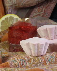 Брусничный зефир с малиновым соусом