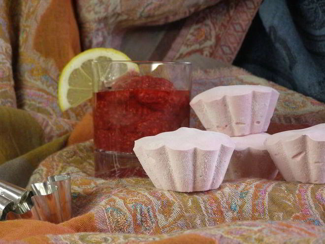 Рецепт брусничного зефира с малиновым соусом