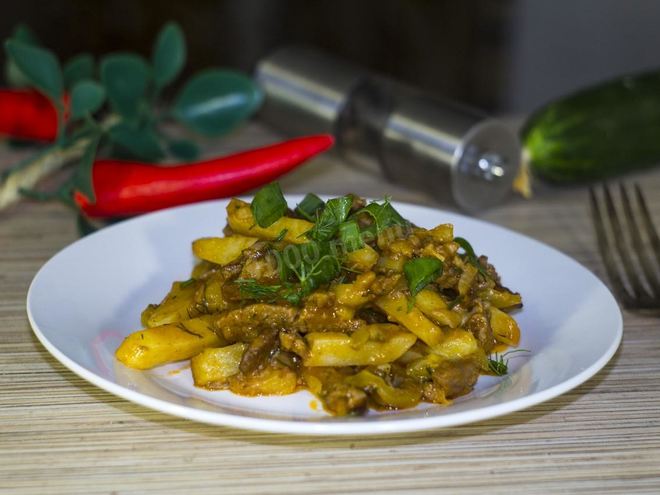 Рецепт азу из говядины с солеными огурцами