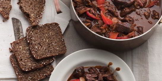 Азу из индейки в сметанном соусе