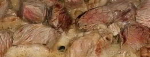 азу из свинины в горшочках. Шаг 4