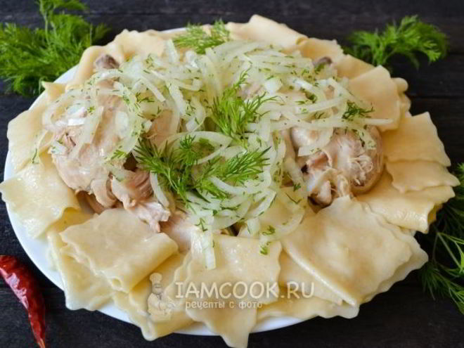 Рецепт бешбармака из целой курицы с маринованным луком