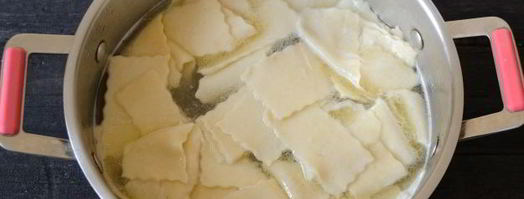 бешбармак из целой курицы с маринованным луком. Шаг 20