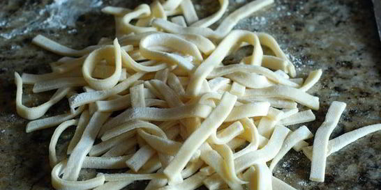 Домашняя лапша на яйцах