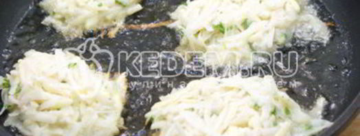 драники с сыром и зеленью. Шаг 7