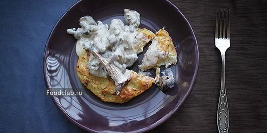 Драники со сметано-грибным соусом