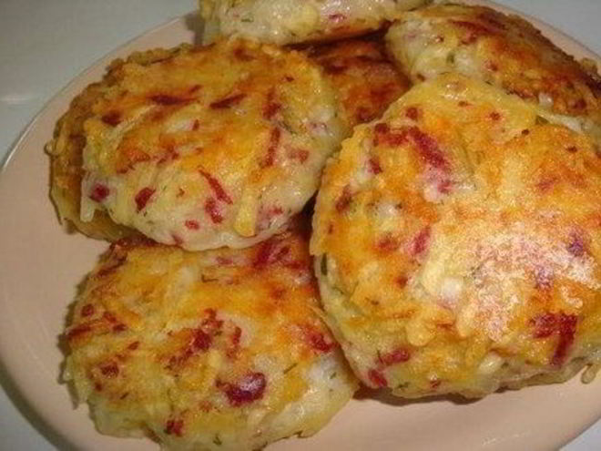 Рецепт картофельных драников с сыром и ветчиной