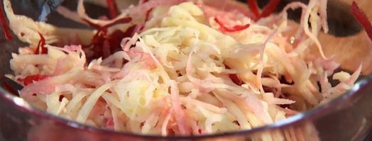 свекольно-картофельные драники с розовои трескои и яйцом пашот. Шаг 3