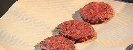 свекольно-картофельные драники с розовои трескои и яйцом пашот. Шаг 4