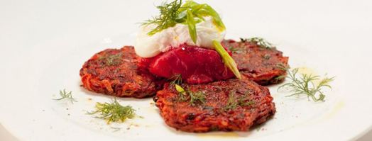 свекольно-картофельные драники с розовои трескои и яйцом пашот. Шаг 6