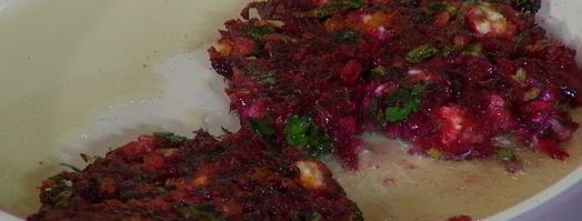 свекольные драники с брынзой. Шаг 7