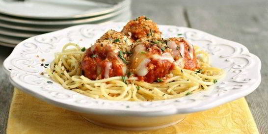 Фрикадельки из куриного филе в томате