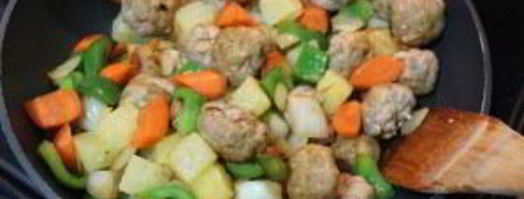 фрикадельки из курицы в чили соусе с овощами. Шаг 8