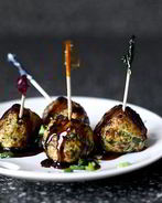 Фрикадельки с луком и имбирным соусом