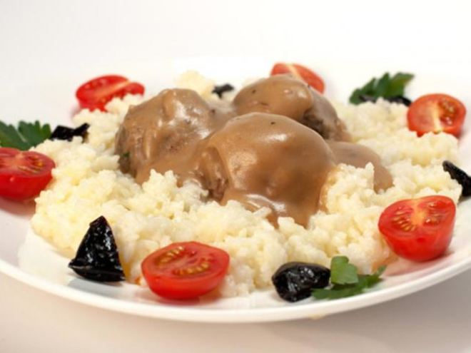 Рецепт фрикаделек с рисом и школьной подливой