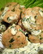 Фрикадельки с цедрой лимона и огуречным соусом