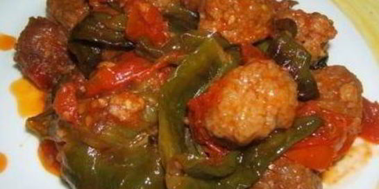 Фрикадельки с зелеными перчиками