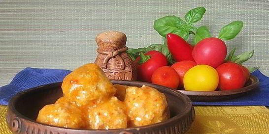 Фрикадельки в овощном соусе