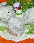 Фрикадельки в сливочно-сырном соусе