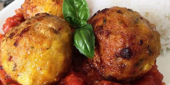 Куриные фрикадельки с моцареллой