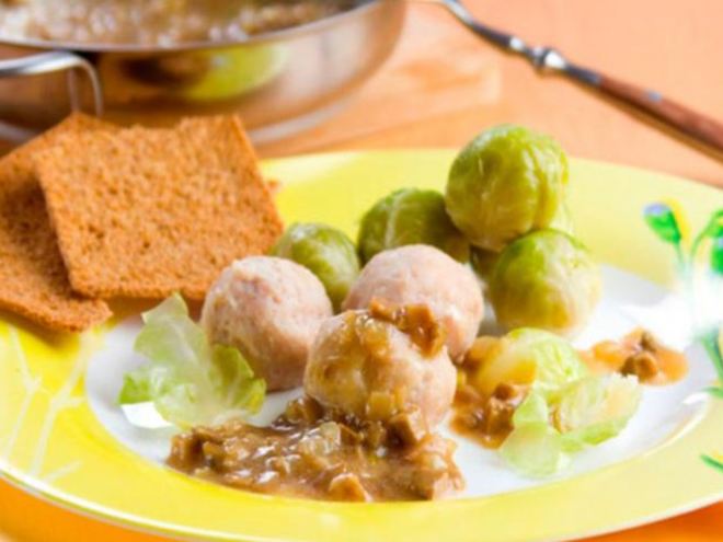 Рецепт куриных фрикаделек с соусом из шампиньонов