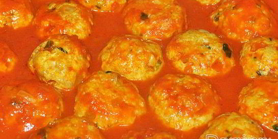 Рыбные фрикадельки в томатном соусе
