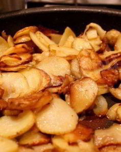 Ароматная картошка жареная на сале с лучком