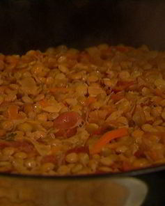 Чечевица с грибами, ветчиной и куриными сосисками