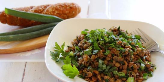 Чечевица с зеленым луком