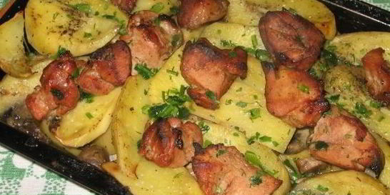 Картофель со свининой и грибами