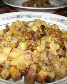 Картошка с грибами опятами жареная