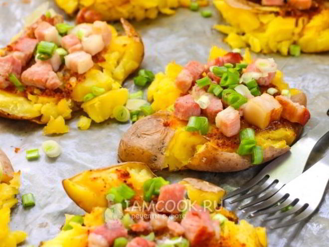 Рецепт мятого картофеля с ветчиной в духовке