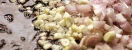 рис со свининой, омлетом и овощами. Шаг 5