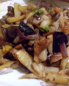 Жареная картошечка с лесными грибочками