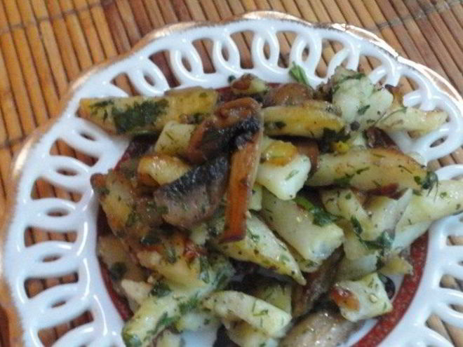 Рецепт жареной картошки с сушеными грибами