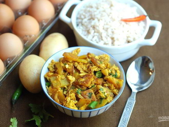 Рецепт жареной картошки с яйцом и луком